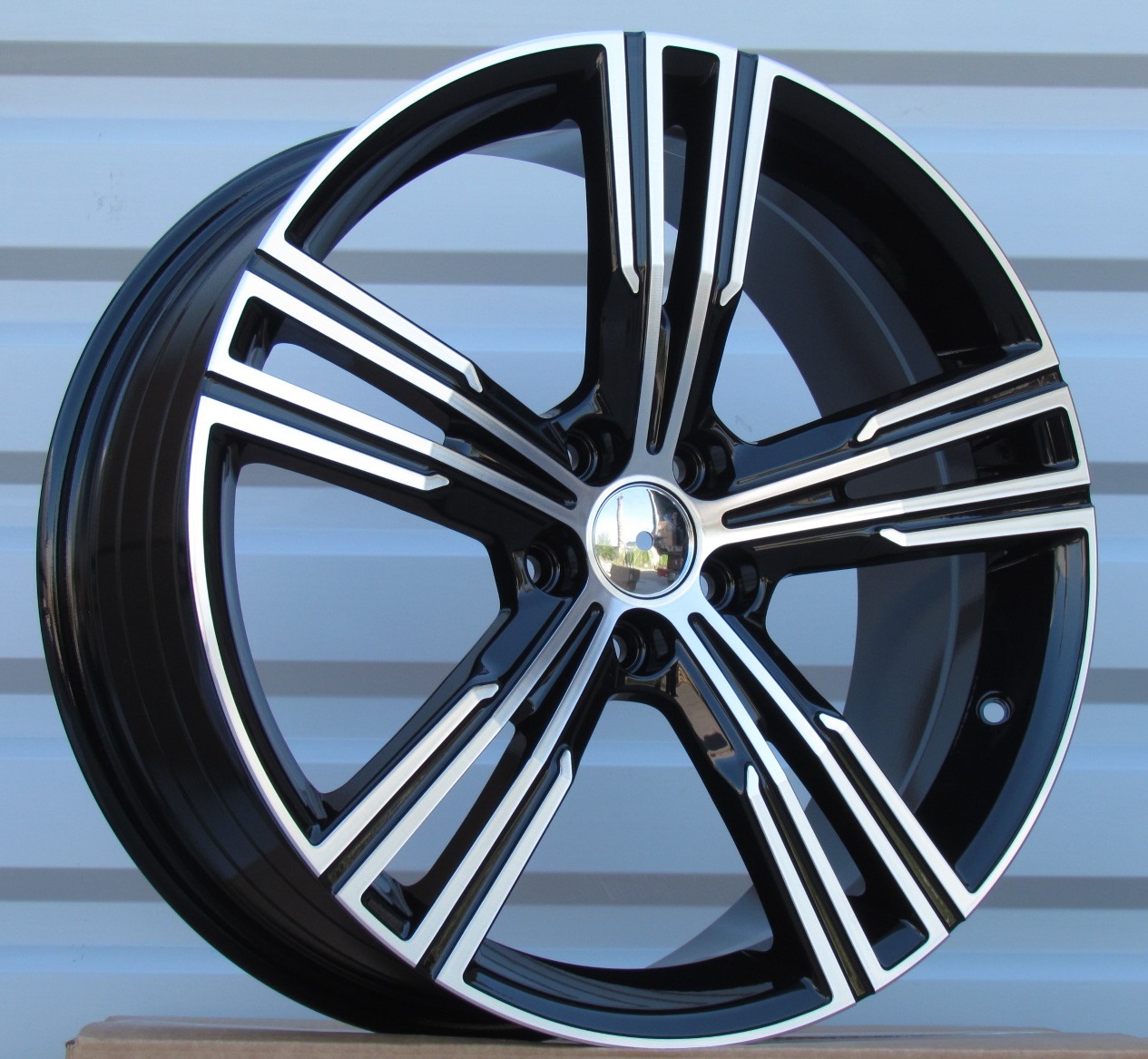 DISKI Racingline FE184 Volvo 5×108 R18 J8 ET45 Black Polished